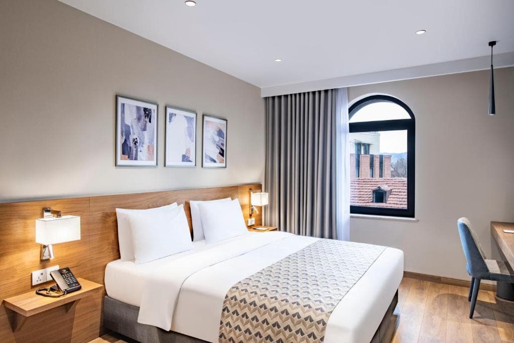 Clocks Hotel Tbilisi image 2