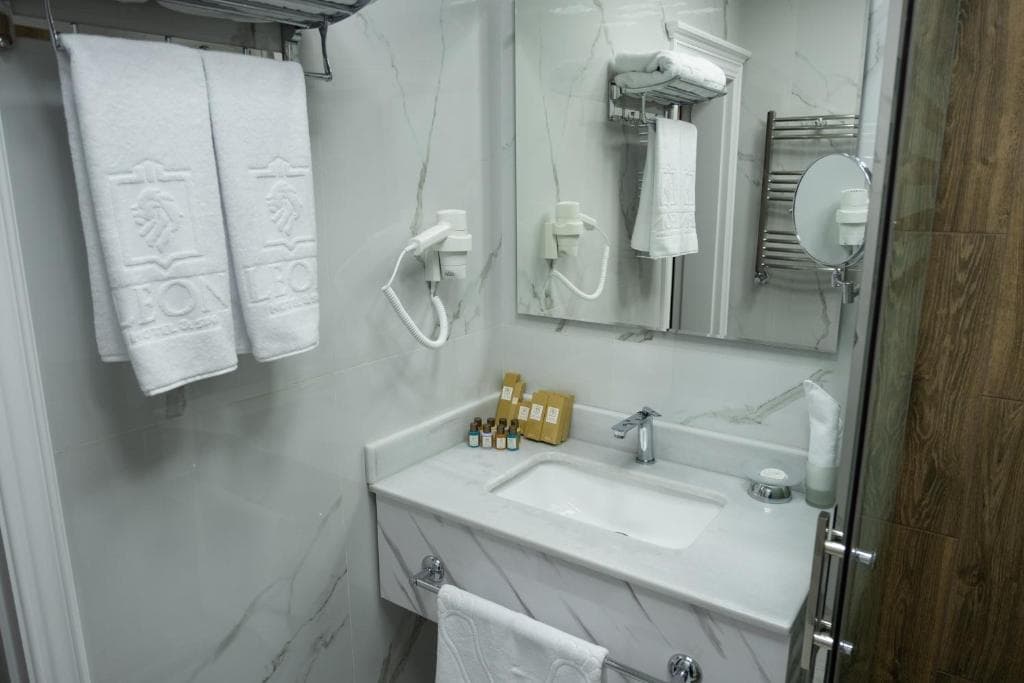 Leon Hotel Ganja image 3